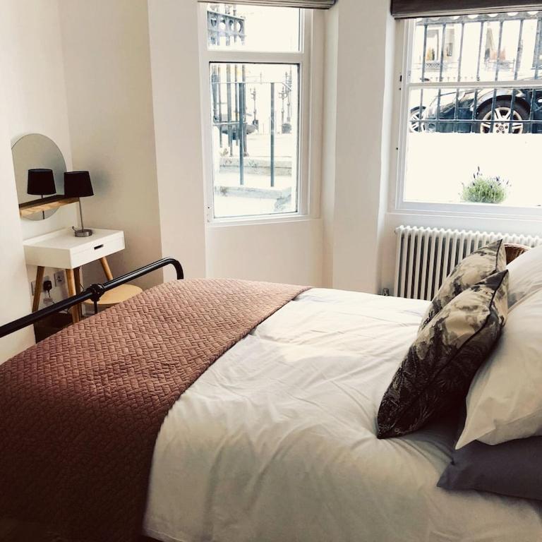 Central Brighton Flat, 3 Bedrooms, Sleeps 6, Close To Shops And Beach Екстериор снимка