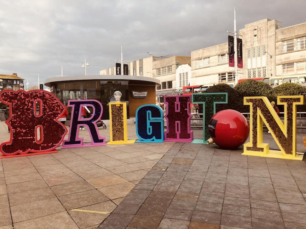 Central Brighton Flat, 3 Bedrooms, Sleeps 6, Close To Shops And Beach Екстериор снимка